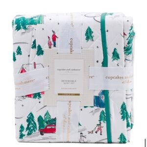 Cupcakes and cashmere holiday village quilt blanket throw comforter
